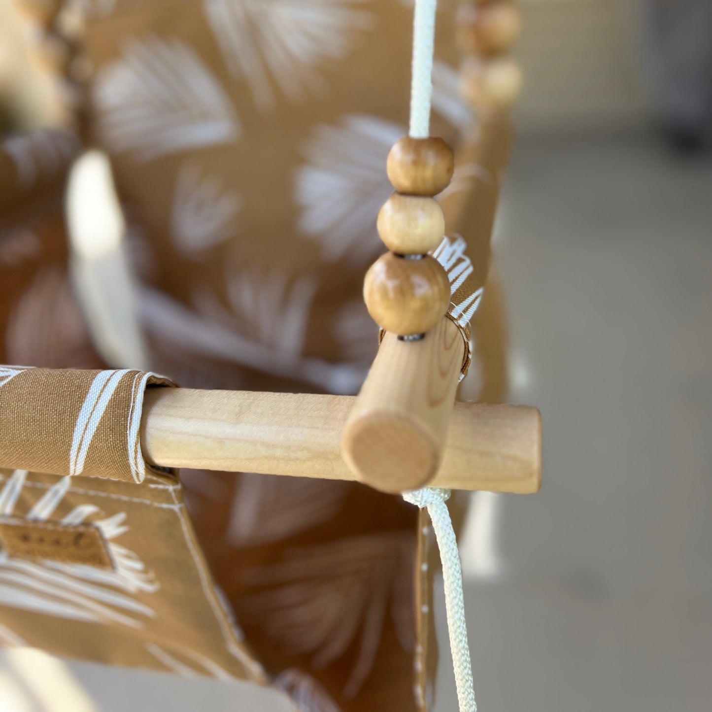 Sweet Swinging Outdoor Nutmeg Leaf