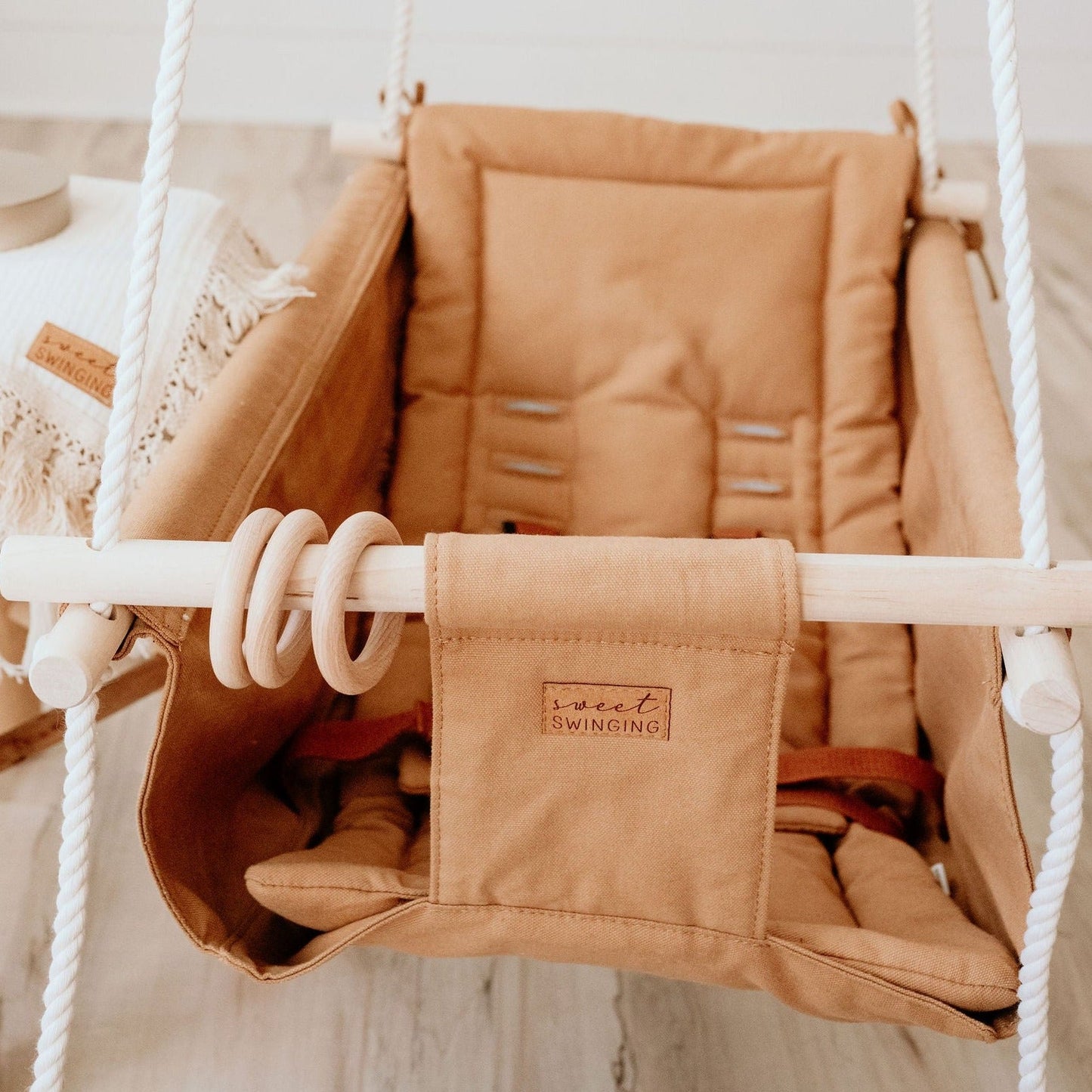 Sweet Swinging Nutmeg Child Swing