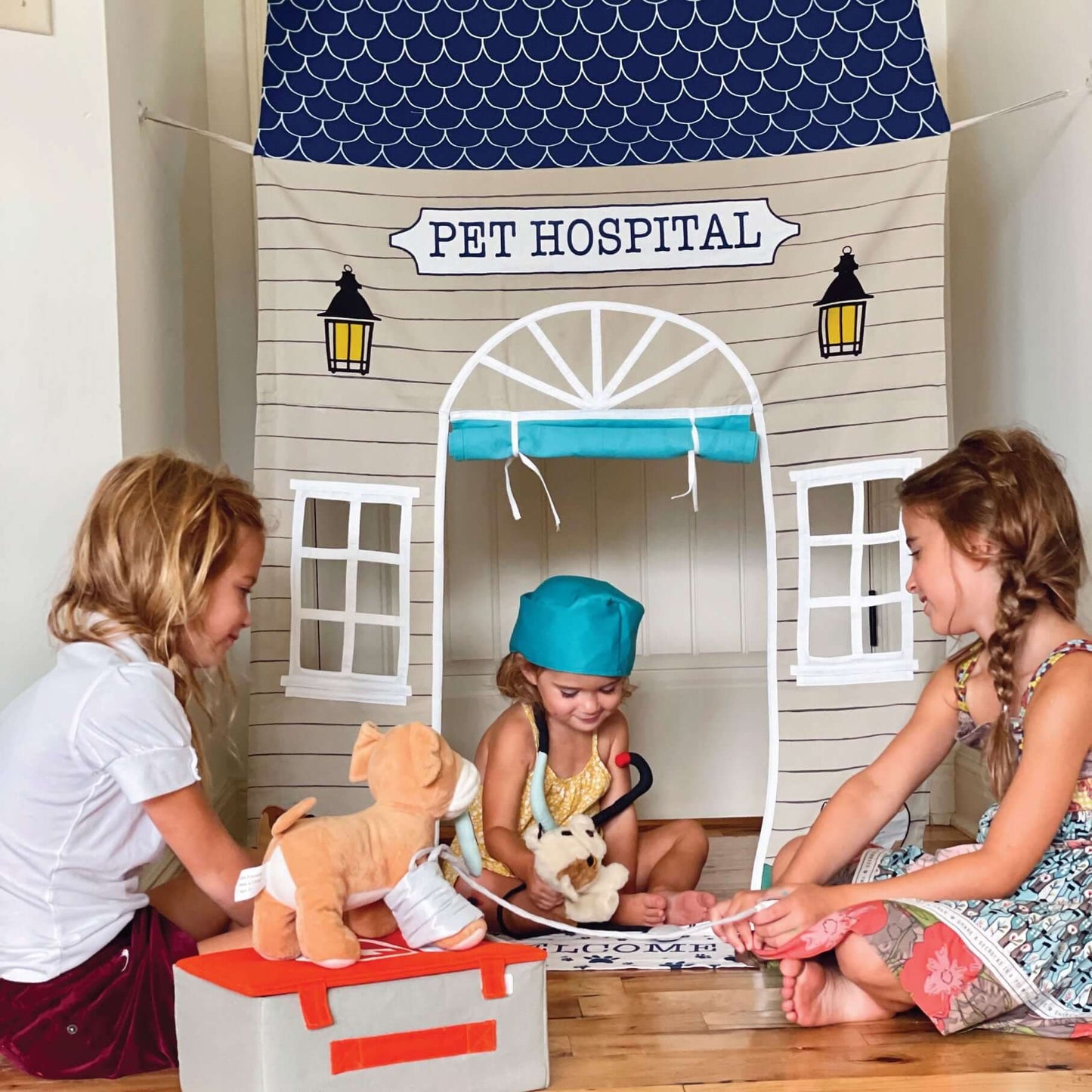Role Play Kids Pet Hospital Doorway Storefront with Vet's Kit
