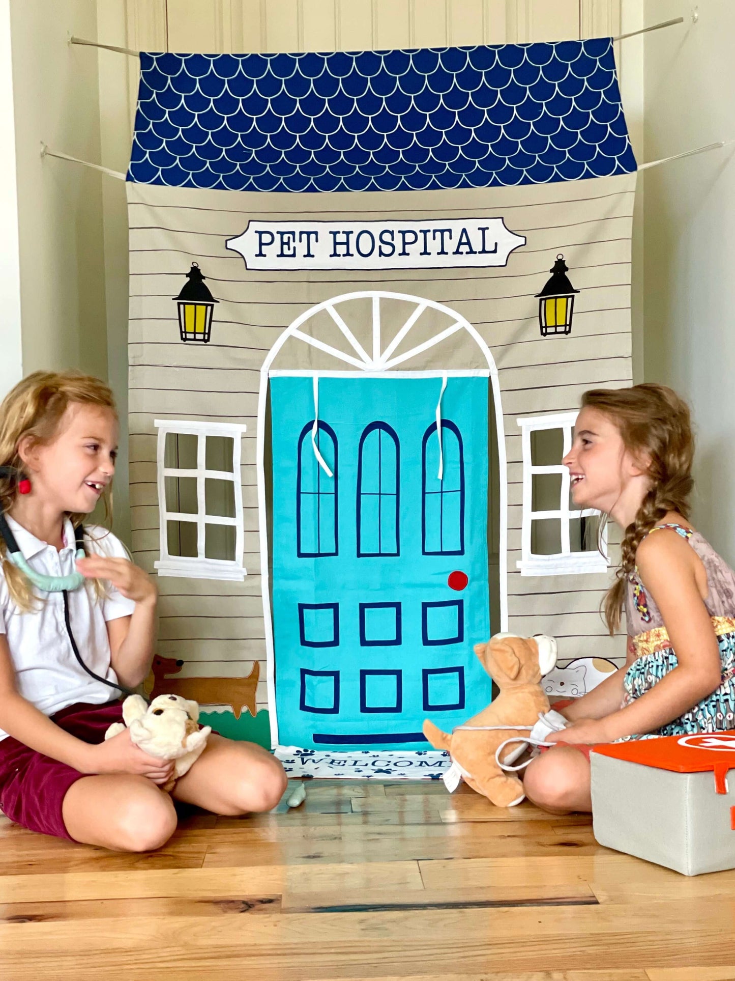 Role Play Kids Pet Hospital Doorway Storefront with Vet's Kit