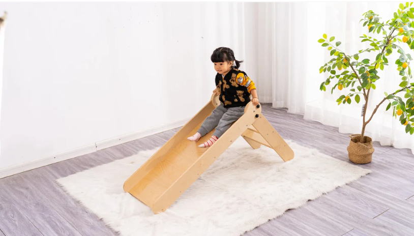 Kinderhuis Isla 2-in-1 Wooden Slide with Art Easel