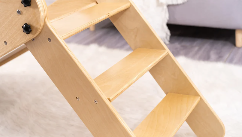 Kinderhuis Isla 2-in-1 Wooden Slide with Art Easel