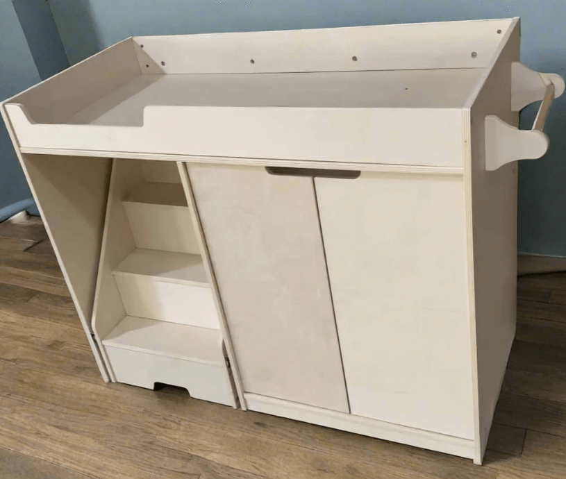 Kinderhuis Change Table with Left Side Stairs