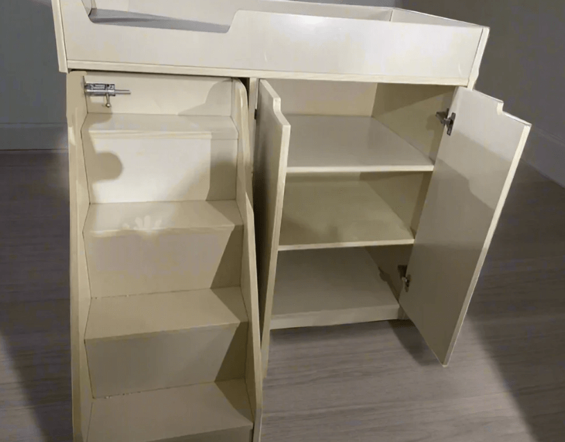 Kinderhuis Change Table with Left Side Stairs